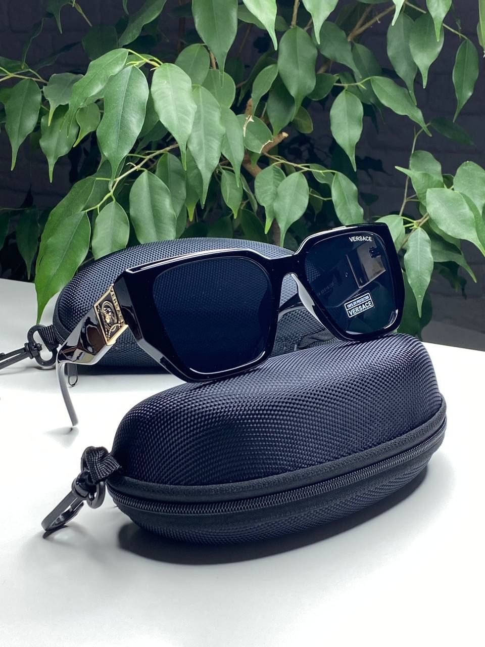 Женские солнцезащитные очки Versace черные с золотом модные квадратные