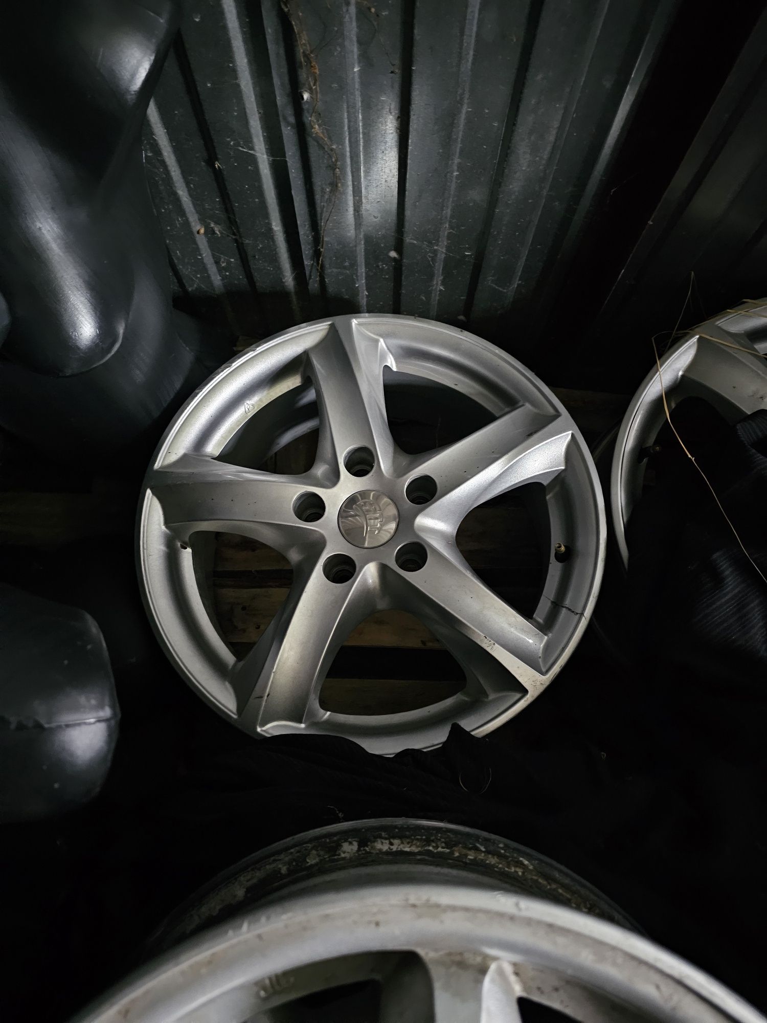 Felgi 16 aluminium att 5x114.3 juke