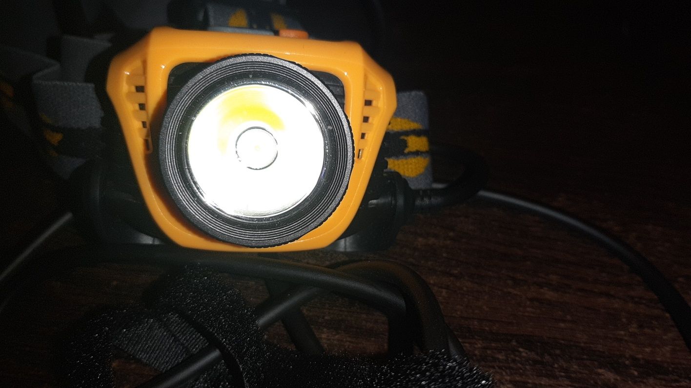 Latarka czołowa Fenix HP30 900 lumens