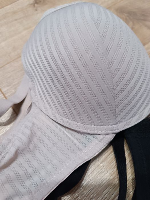 Бюстгалтер Reserved 80D, чорний і тілесний, без push up. Ціна за 2 шт