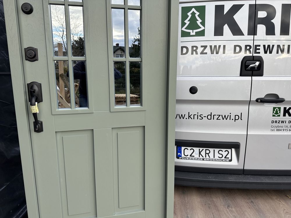 Drzwi zewnętrzne drewniane czyste PowietrzeAngielskie z Klamką SCHLAGE