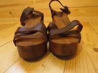 Sandálias de madeira ZARA