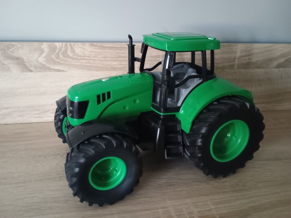 Traktor z dźwiękiem i światłem