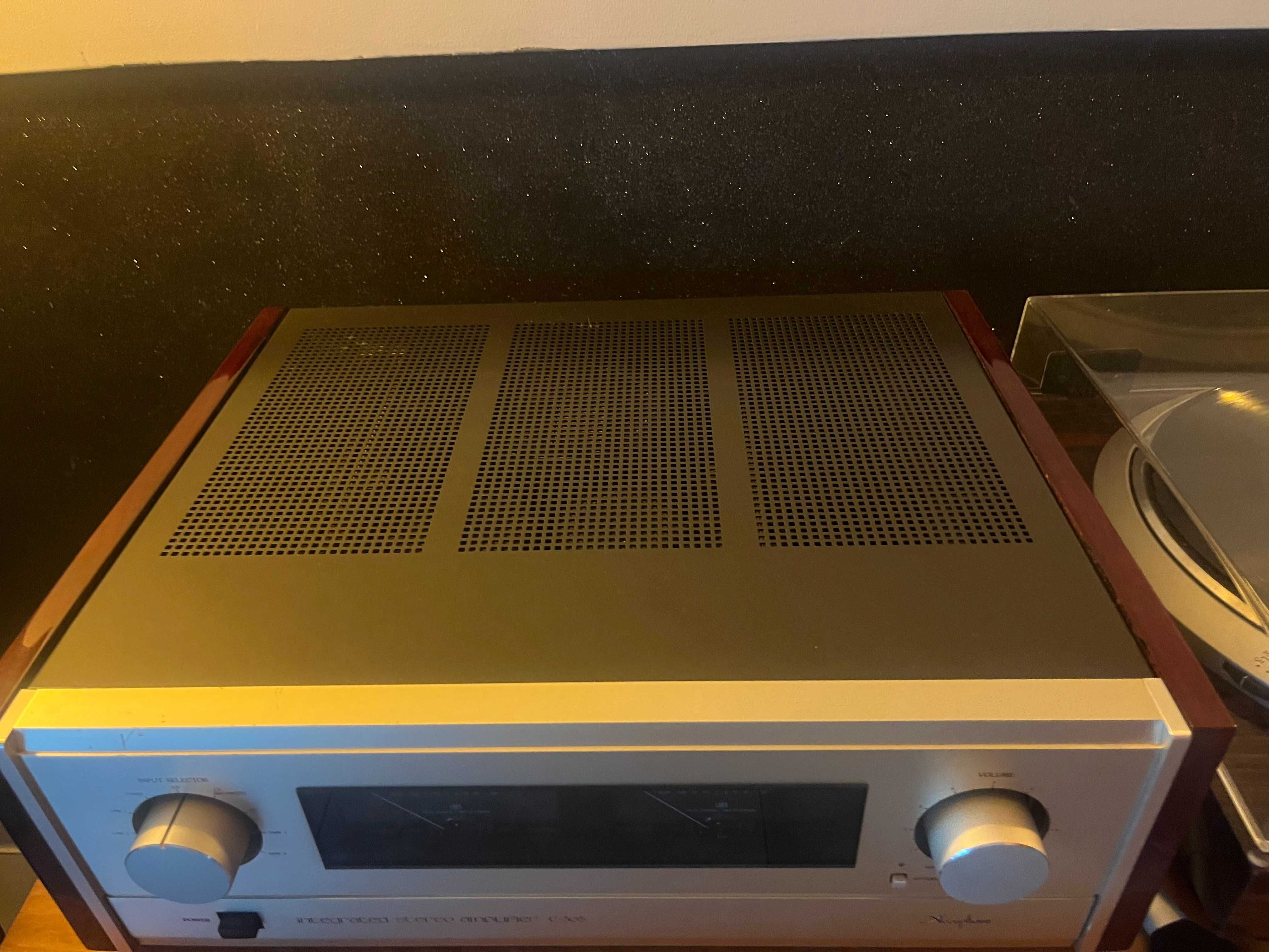 Accuphase E-305 wzmacniacz.