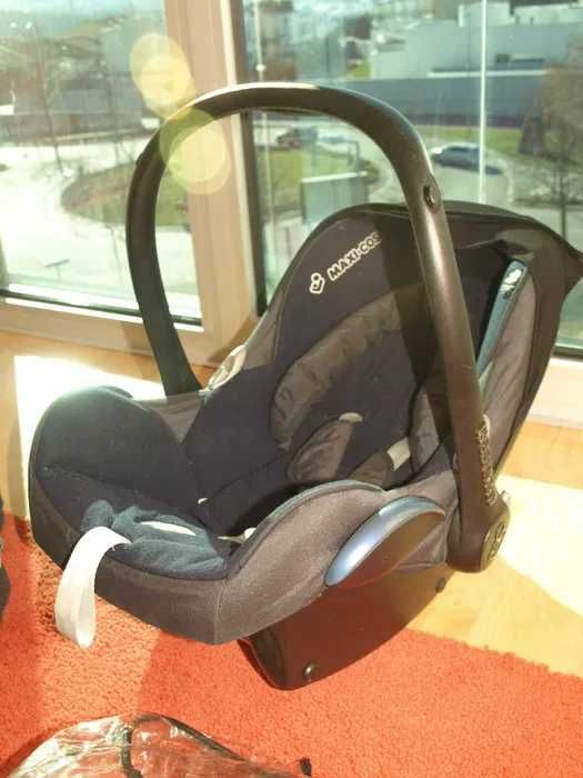 Carro de Passeio "Quinny" cor preto + Babycoq Maxi Cosi