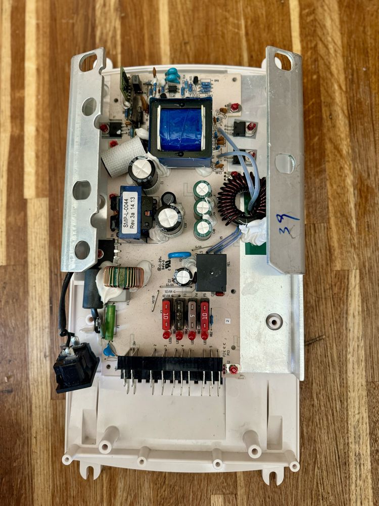 Zasilacze impulsowe Dometic 230 v / 12 v  typ I typ II