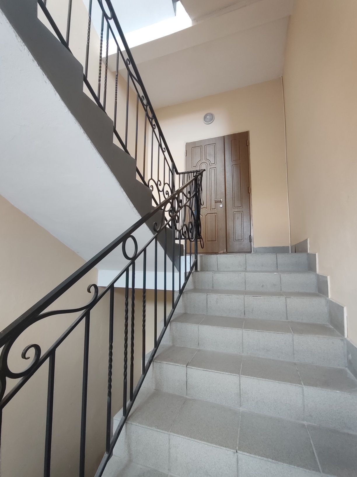 Продам квартиру  3 кімнатну