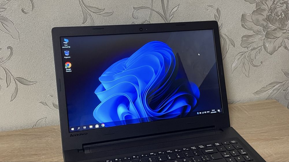 Ноутбук Lenovo IdeaPad 100-15IBD / 8 GB RAM / Intel Core i3 / Ідеал