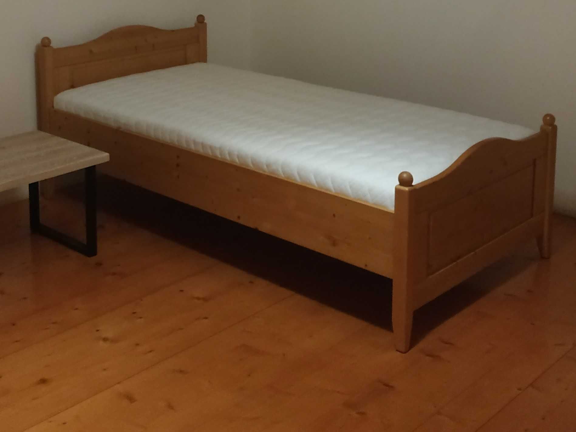 Wygodne i solidne łóżko drewniane z materacem 100x200cm IKEA