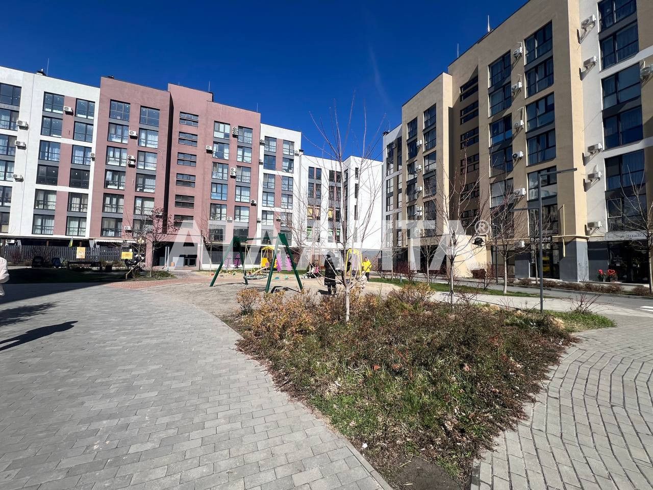 1-кімнатна квартира. Хотів.