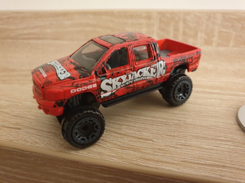 Resorak kolekcjonerski Hot wheels 2006 Dodge Ram 1500