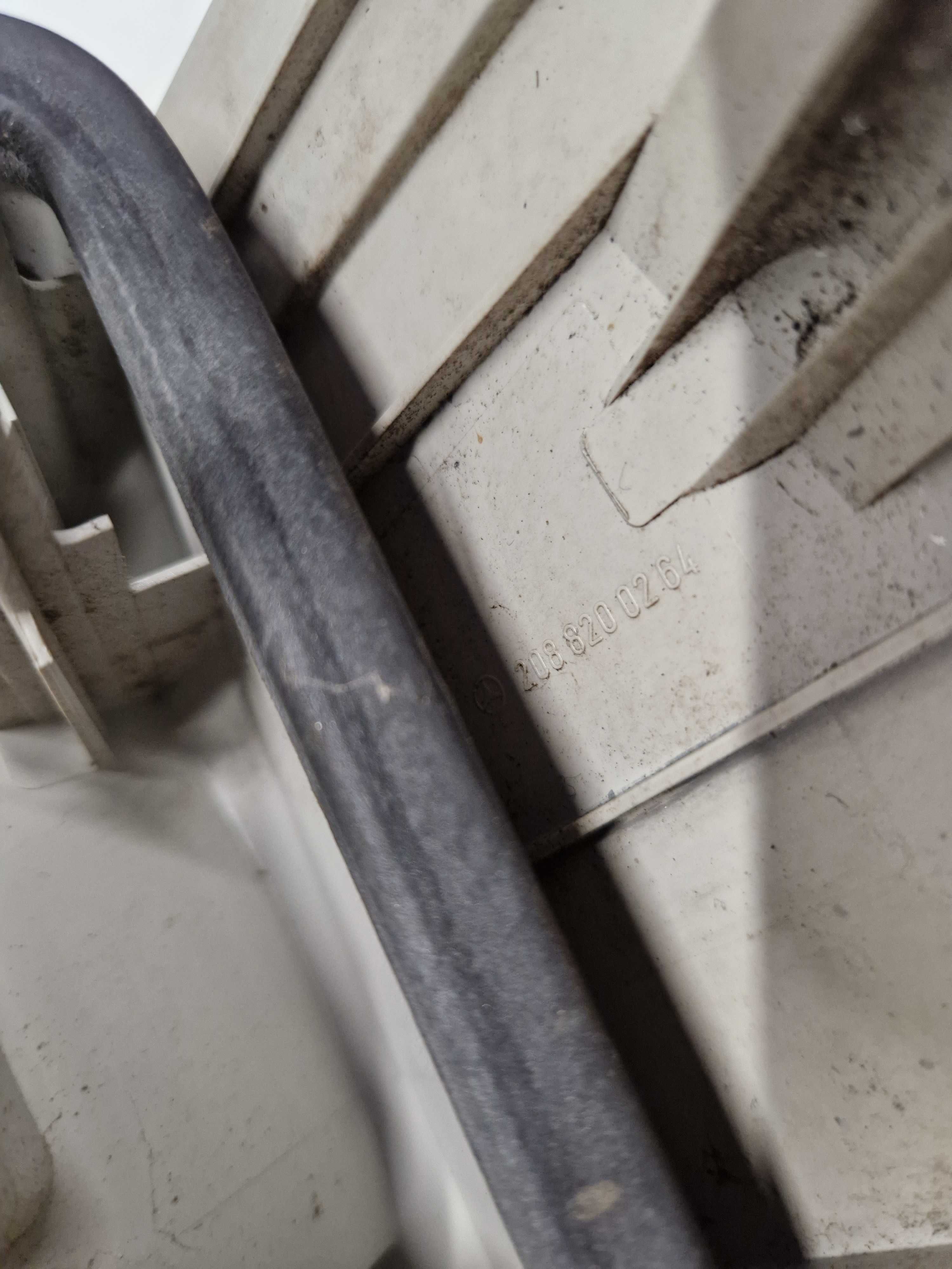 Kompletna Tylna Tył Prawa Lampa Mercedes CLK W208 Europa Oryginał