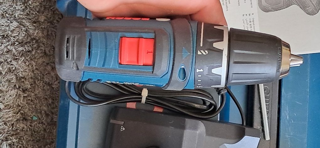 BOSCH GSR V12-15 +gba12v 2.0ah +gal 12v-40 Новий з Європи