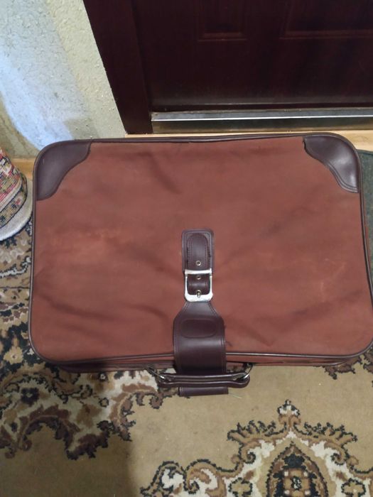 Продам отличный чемодан