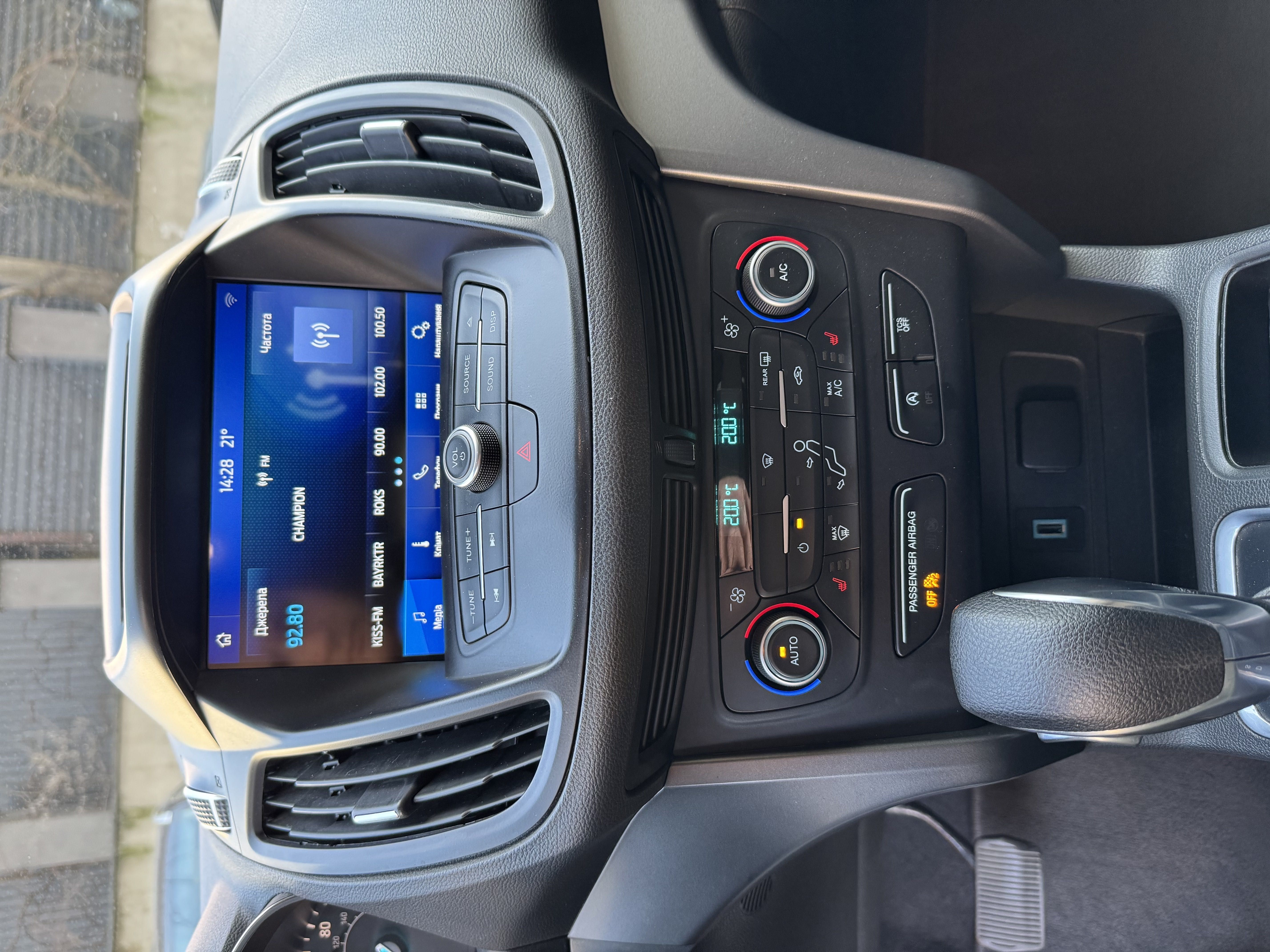Ford Escape 2018 White 1.5L ecoboost 4x4 sync3