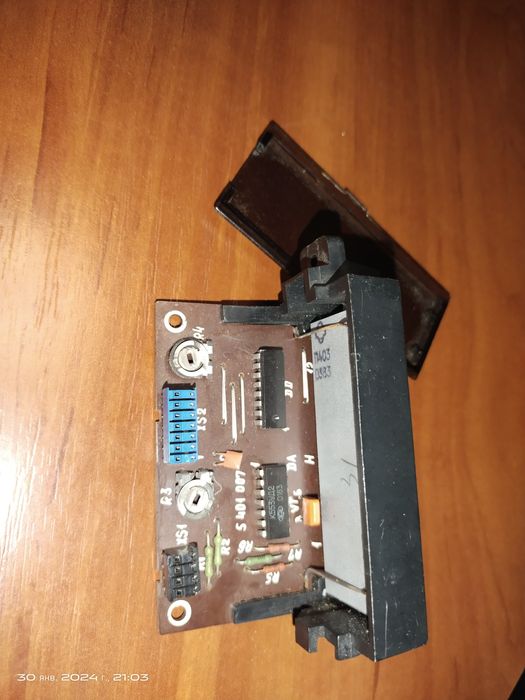 Шкальный вакуумный индикатор П403