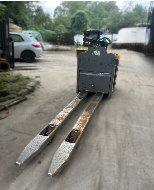 Wózek Jungheinrich ECE 225 – 2017 rok, udźwig 2500 kg, elektryczny