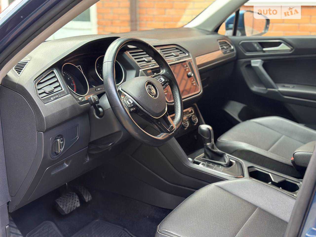 Volkswagen Tiguan SE (Фольксваген Тігуан) 2018 рік