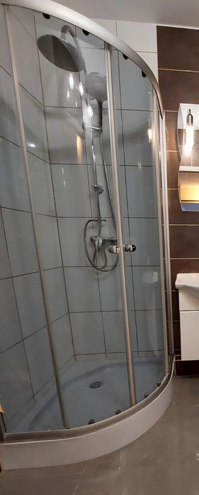 Kabina prysznicowa z brodzikiem i syfonem