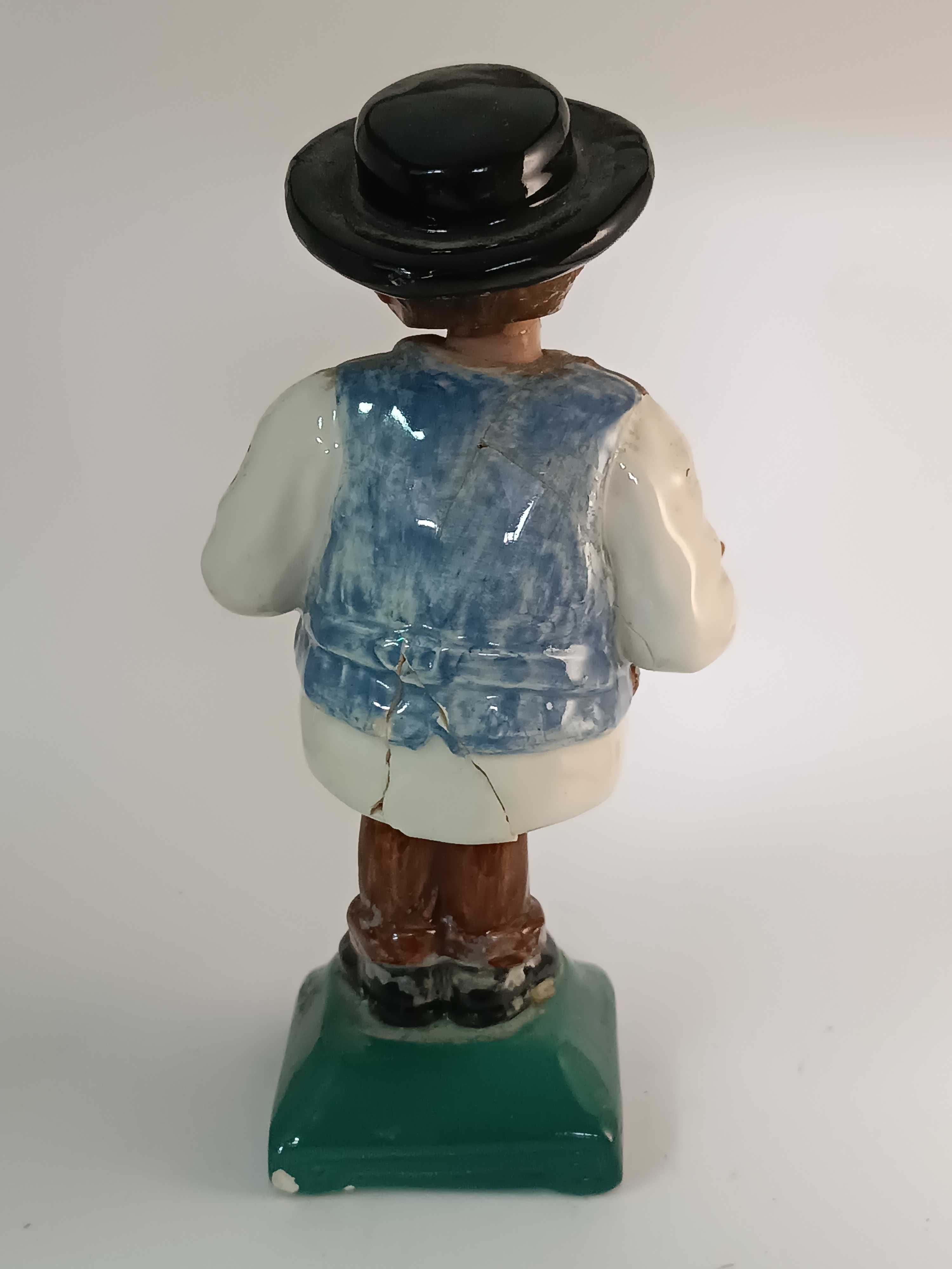 Figura de movimento Zé Povinho em faiança das Caldas. Para restauro