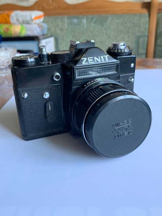 Фотоаппарат Zenit 11 + Helios-44M 2/58 с чехлом.