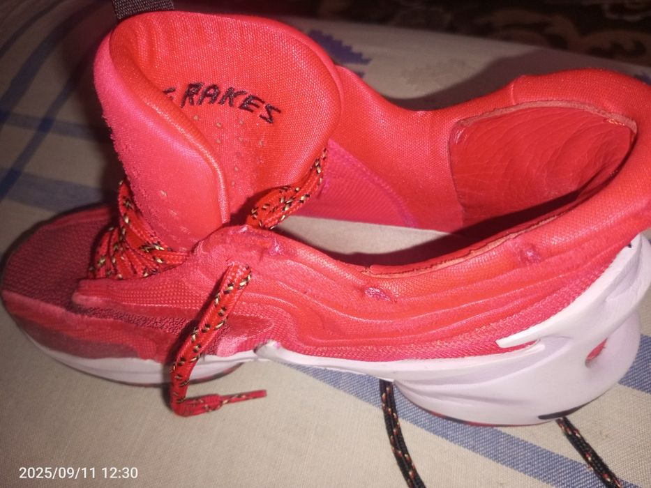 Оригінальні кросівки Nike Cosmic Unity 2 трошки б/у