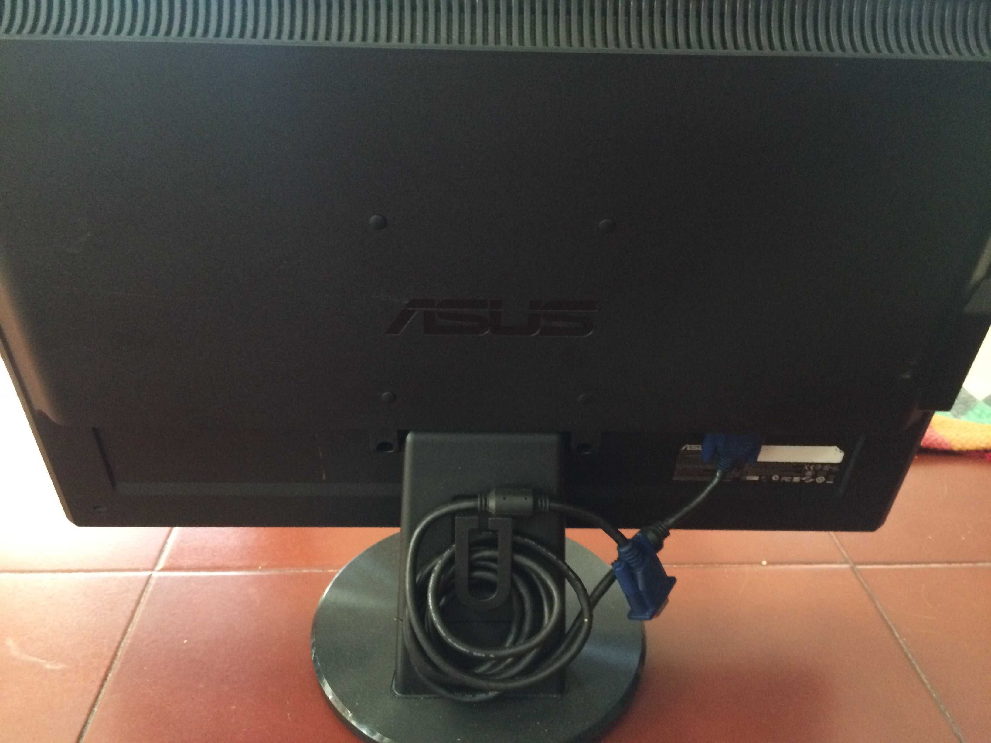 Monitor Asus Modelo VW223B com cabo (preço não negociável)
50 €