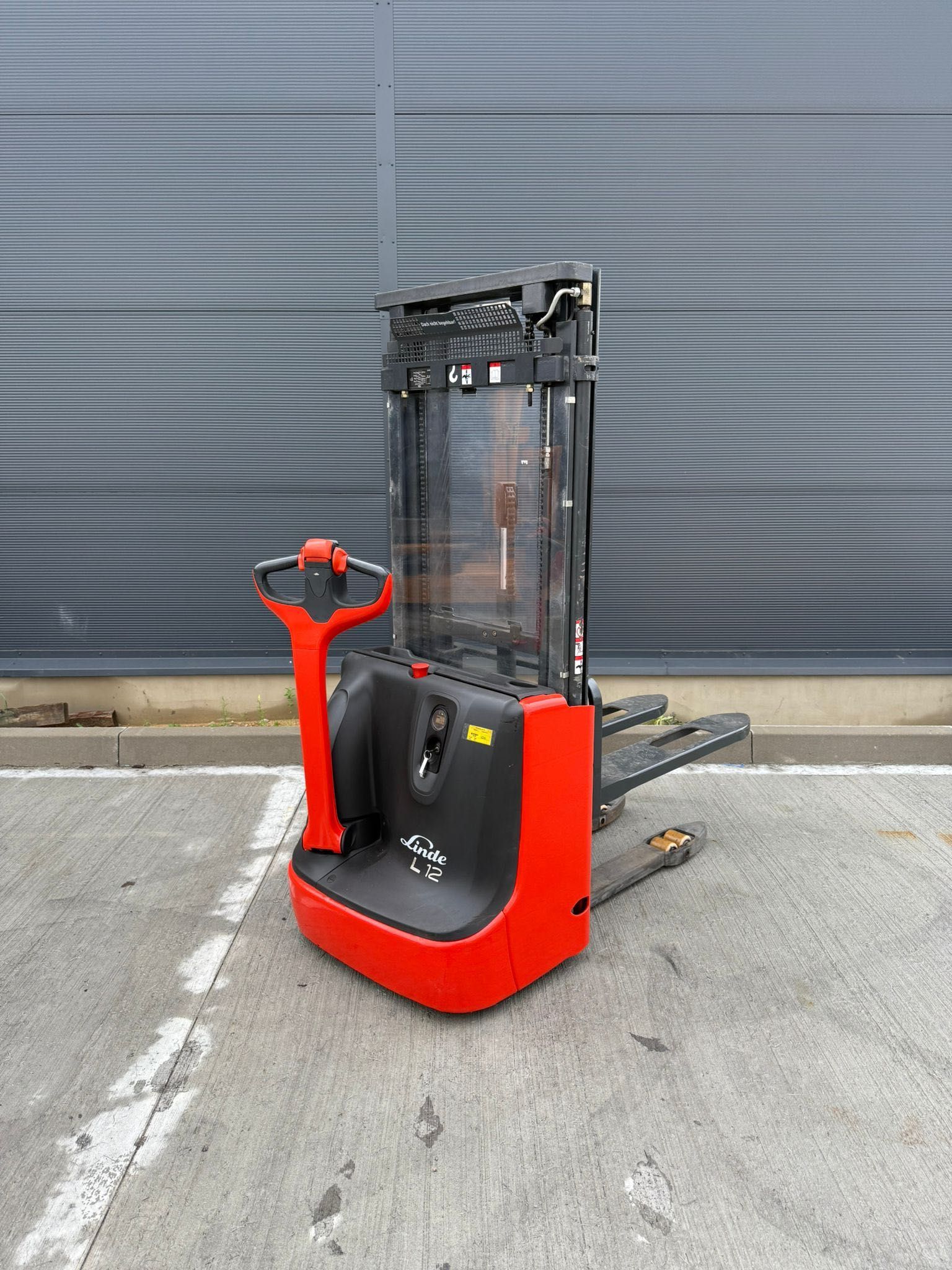 Linde L12 triplex 4,5m wolny skok wózek paletowy z masztem