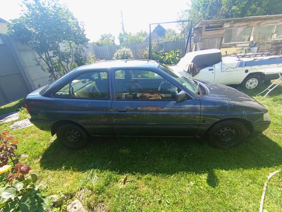 Форд ескорт 1.6 газ-бензин