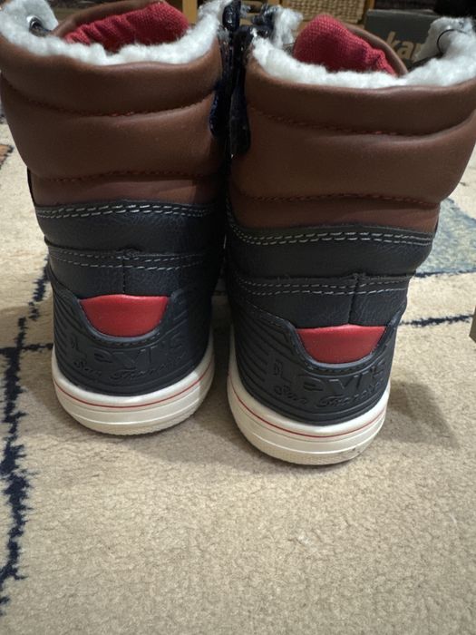 Buty przejściowe Levi’s nowe