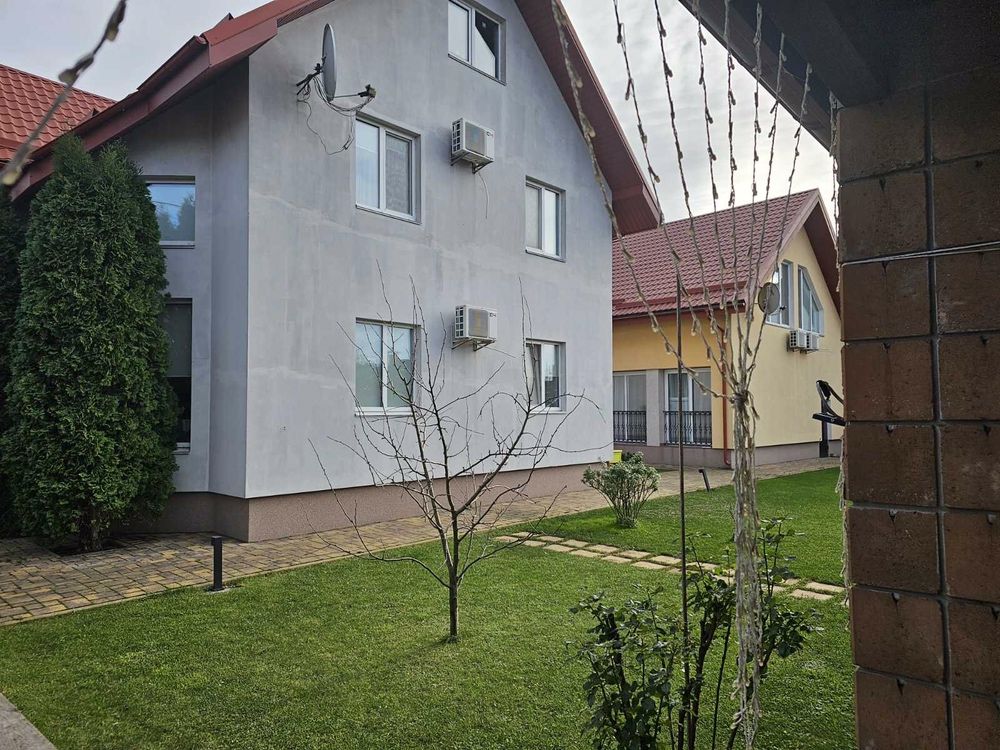 Продаж двох будинків на одній ділянці. Хотяновка