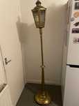 Lampa mosiężna stojąca antyczna .