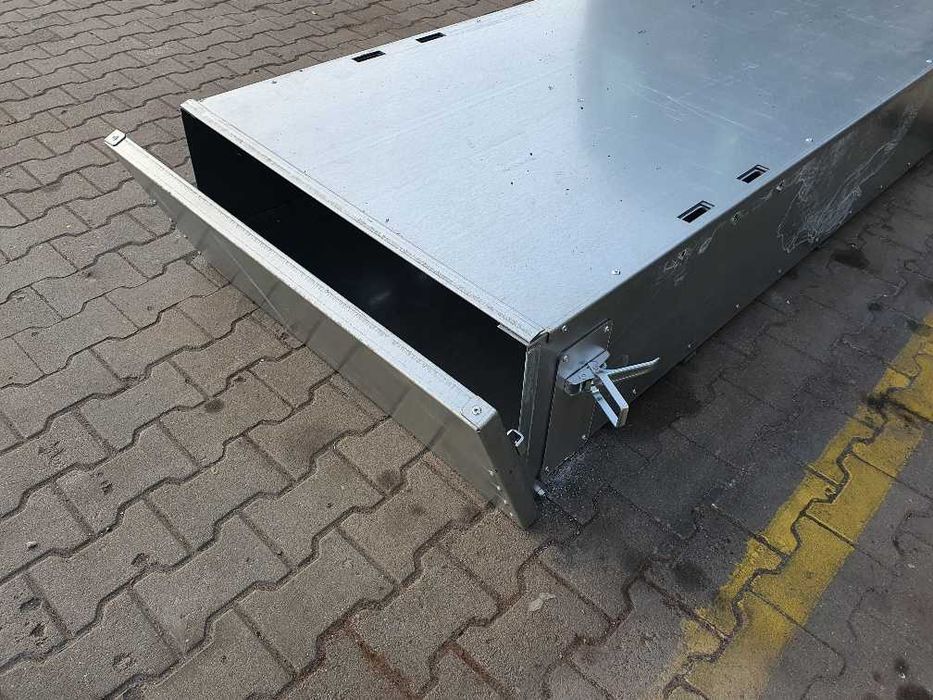 Skrzynka narzędziowa naczepy ciężarowej Schmitz