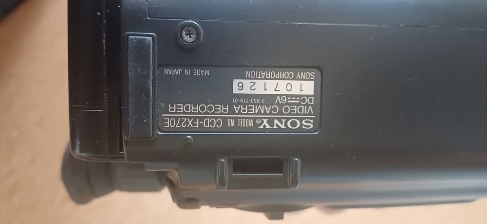 Видеокамера Sony CCD-FX270E