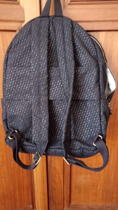 Mochila preta Kipling para laptop