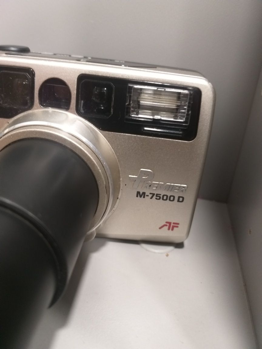 Aparat fotograficzny analogowy Premier 7500 D.