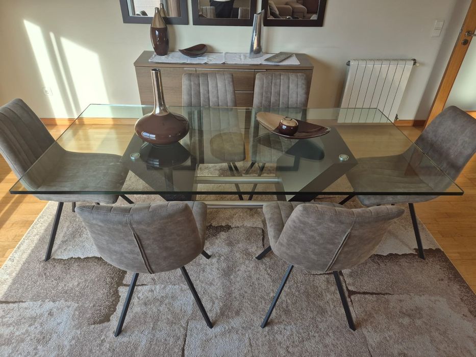 Mesa da Sala + 6 cadeiras + aparador + espelhos