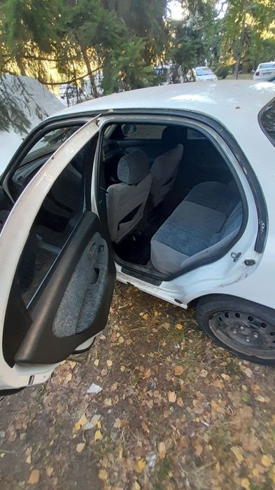 Кіа Кларус 2000 рік 2.0 газ/бензин ціна за двигун частинами