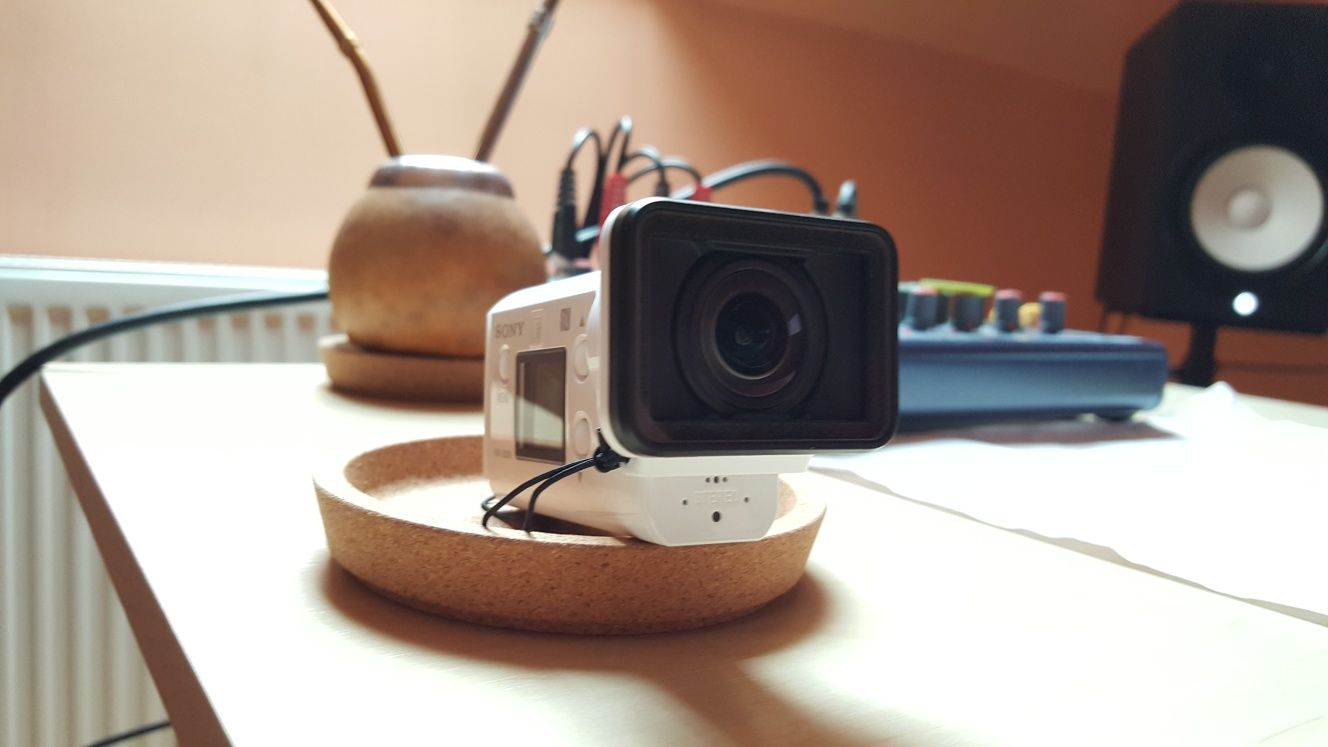 SONY FDR-X3000 Action Cam stan idealny + SONY AKA-MCP1 w zestawie