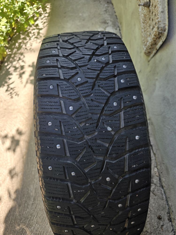 Диски з резиною Bridgestone r16( шипи)Хюндай Туксон