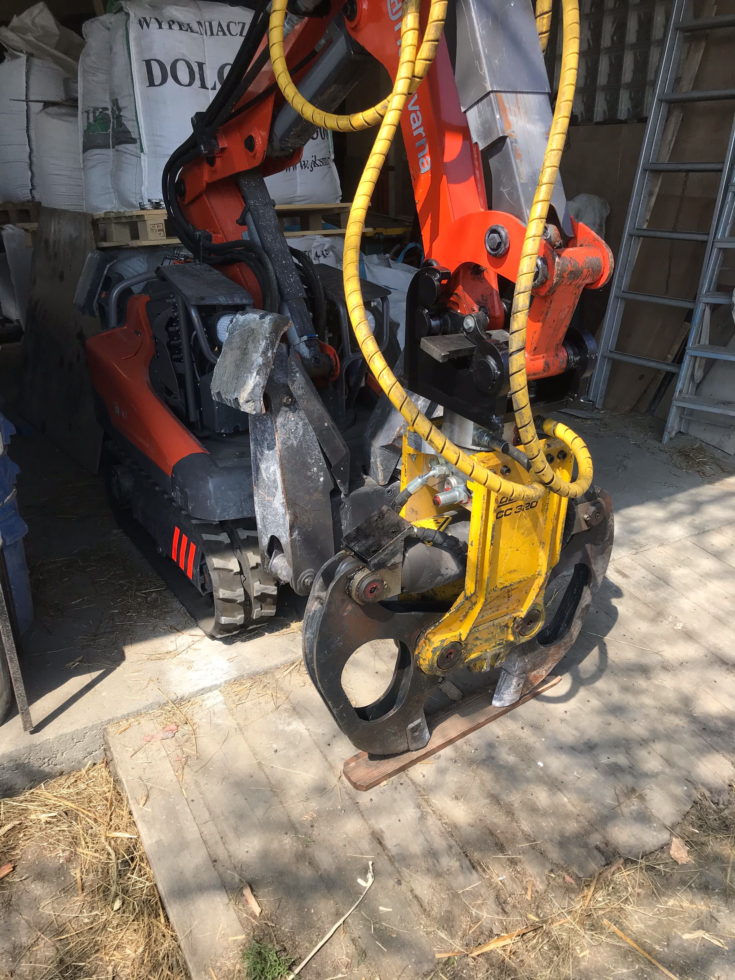 Kruszenie, kucie betonu robotem wyburzeniowym, wyburzenia techniczne.