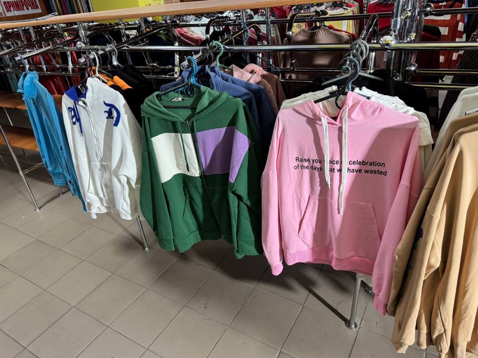 Продаж оптом по дуже низьким цінам одягу/взуття жіноче