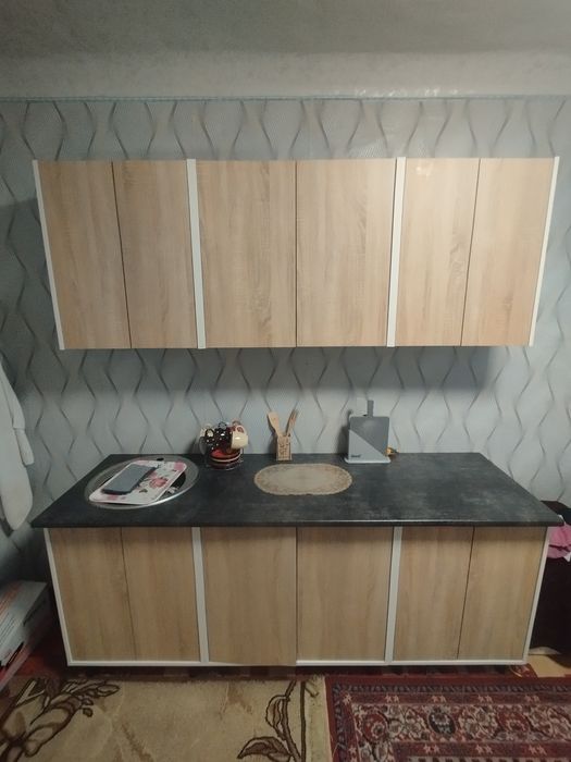 Продам Кухню в ідеальному стані, в експлуатації була три місяці.