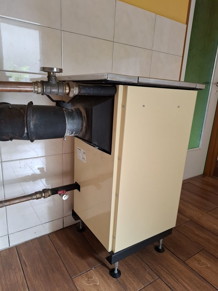Piec Temy ES10 Beżowy używany 2 lata