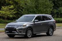 Mitsubishi Outlander PHEV SEL      2019