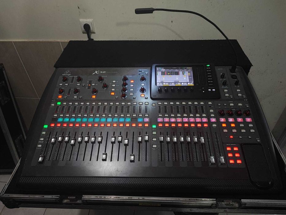 Mesa de mistura Behringer X32 C/Case