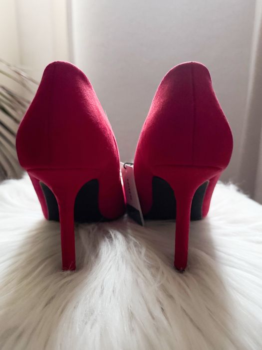 Sapatos de salto alto, Lefties