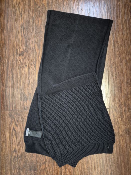 Calvin Klein damski czarny szalik