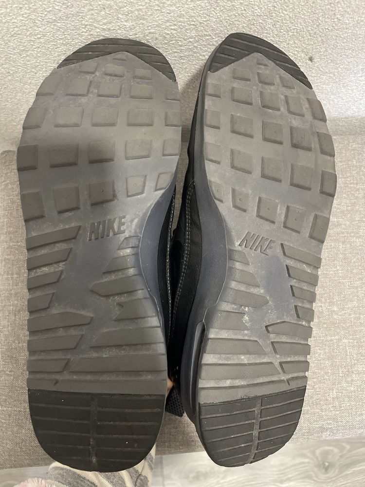 Кросівки Nike в чорному кольорі
