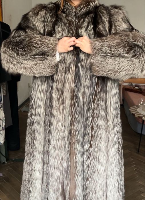 Продам натуральну шубу із чорнобурки